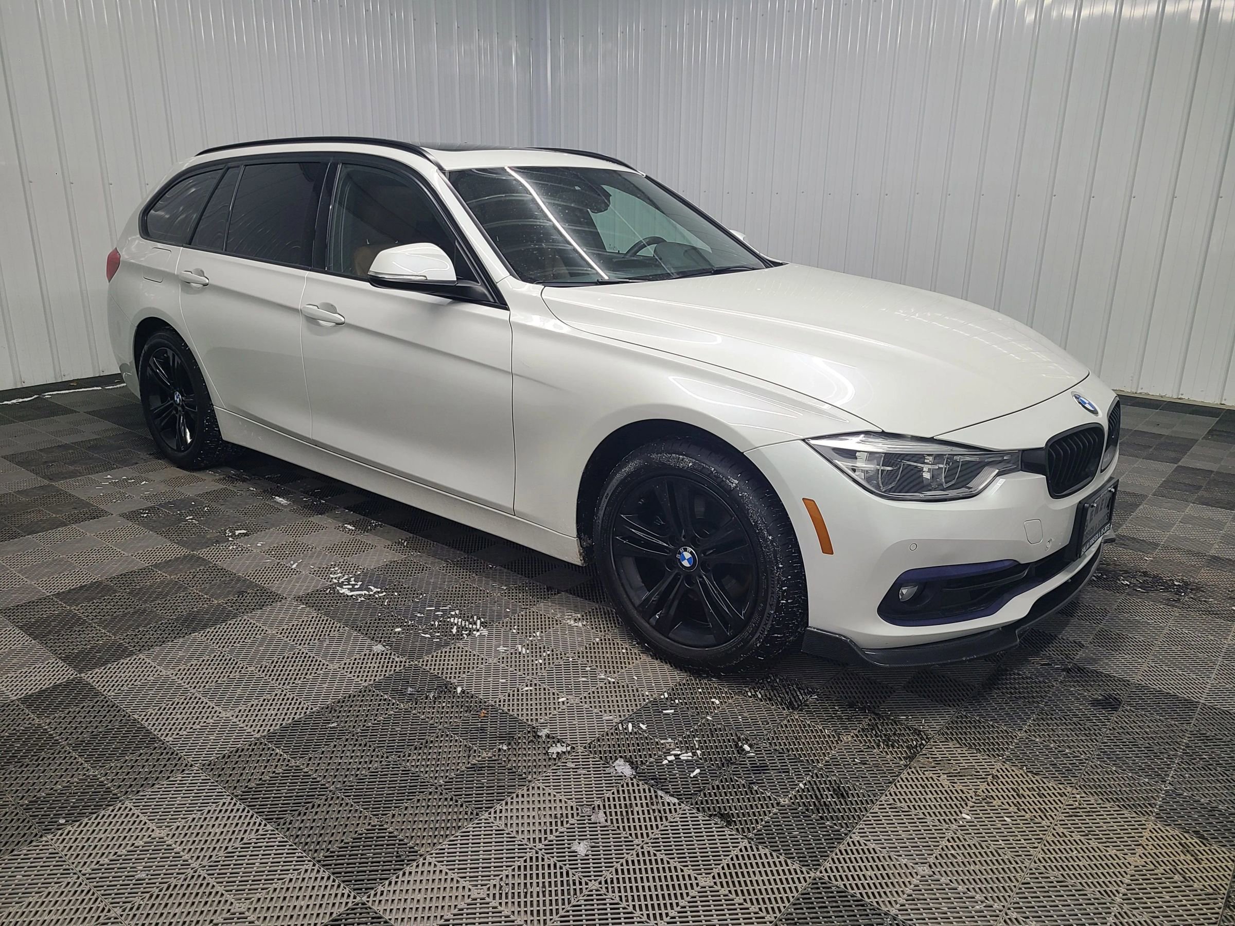 Used 2017 BMW 330i xDrive Wagon image 14