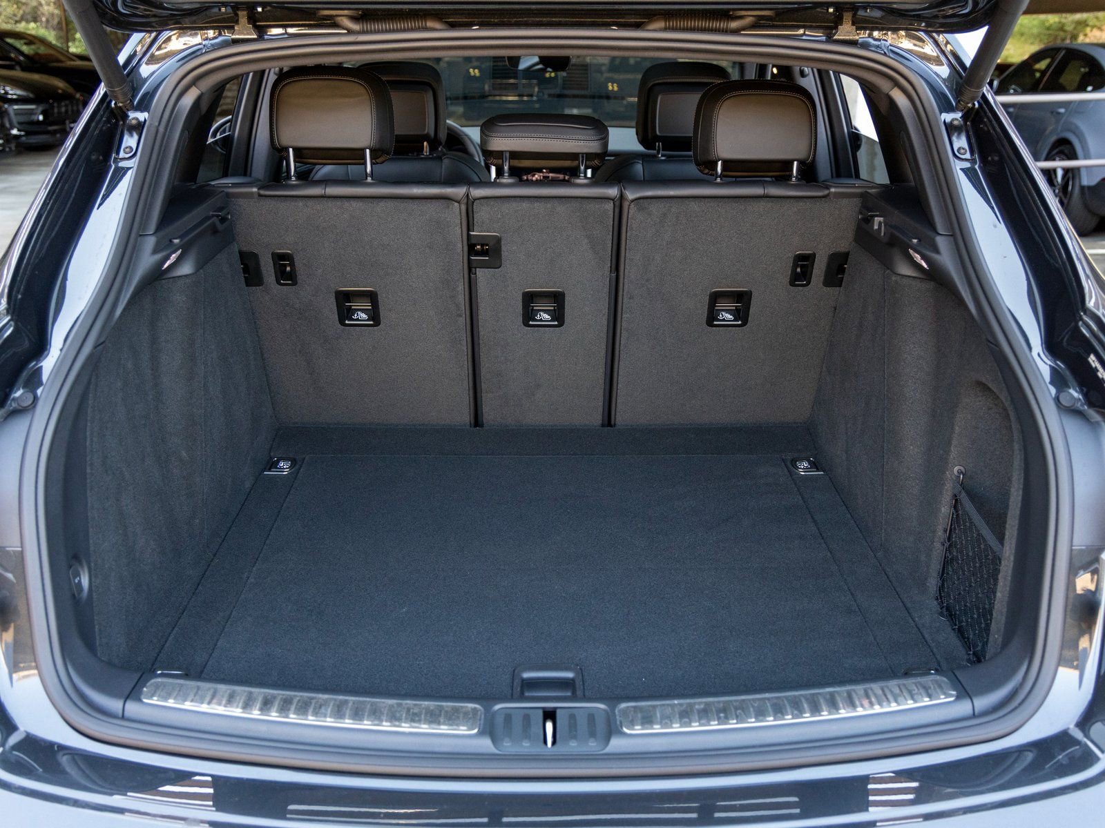 Certified 2025 Porsche Macan image 44