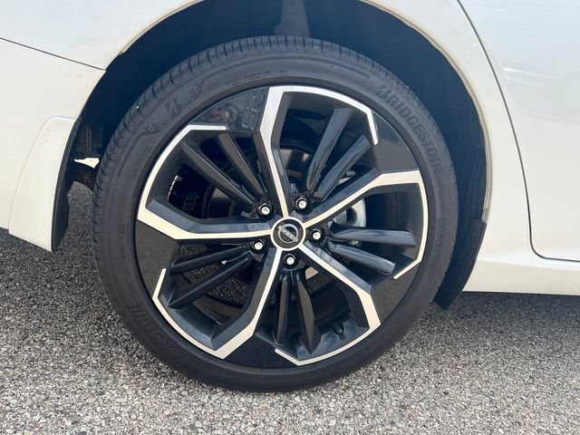 Used 2024 Nissan Altima 2.5 SR w/ SR Premium Package AWD/4WD image 9