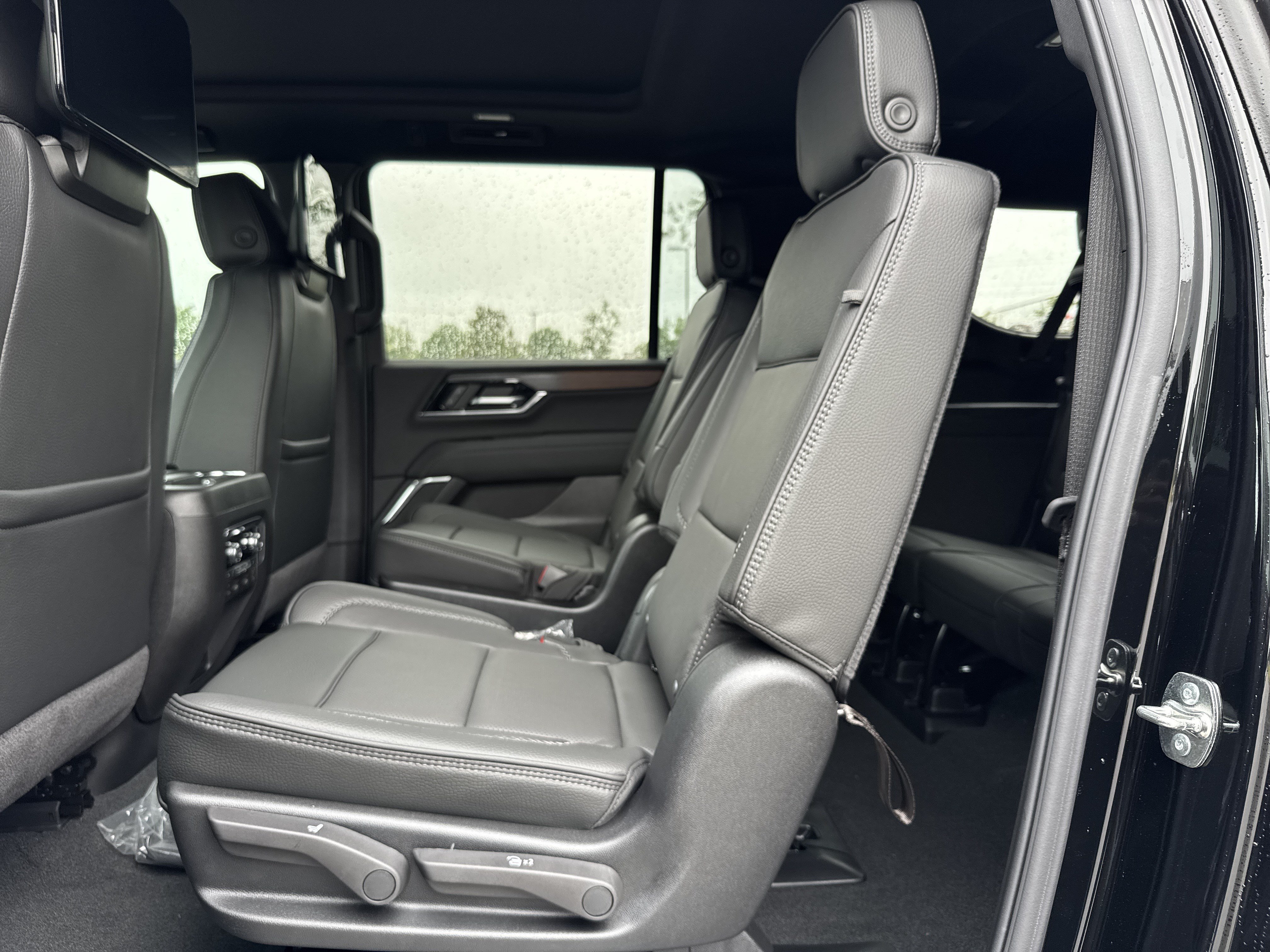 New 2026 GMC Yukon XL Denali w/ Denali Reserve Package AWD/4WD image 32