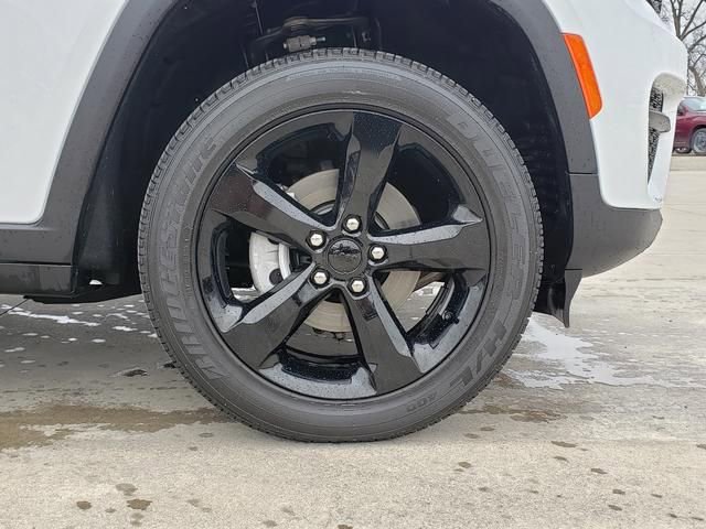 Used 2024 Jeep Grand Cherokee Altitude image 28