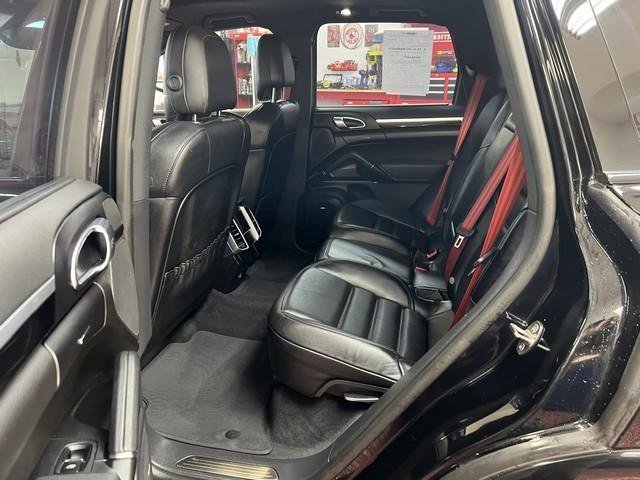 Used 2018 Porsche Cayenne Platinum Edition image 8
