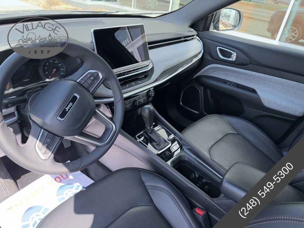 Used 2023 Jeep Compass Latitude image 10
