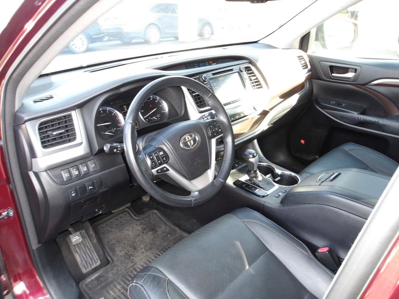 Used 2015 Toyota Highlander Limited w/ Driver Technology Package AWD/4WD image 9