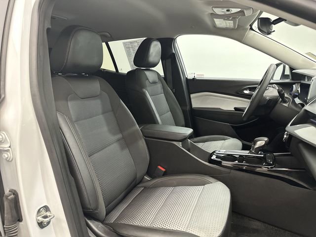 Used 2024 Chevrolet Trax LT FWD image 27