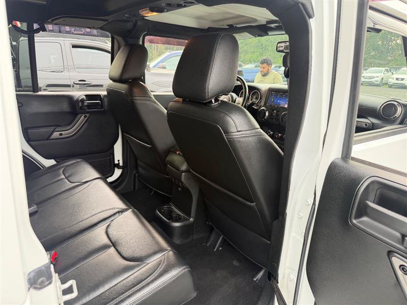 Used 2018 Jeep Wrangler Unlimited Sahara AWD/4WD image 18