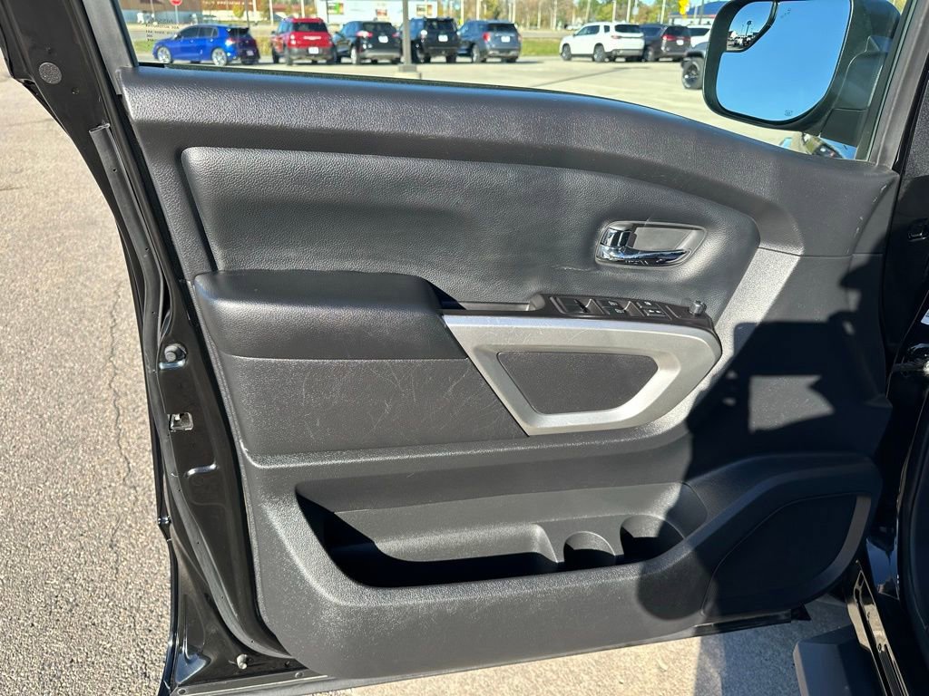 Used 2020 Nissan Titan SV w/ SV Convenience Package image 10