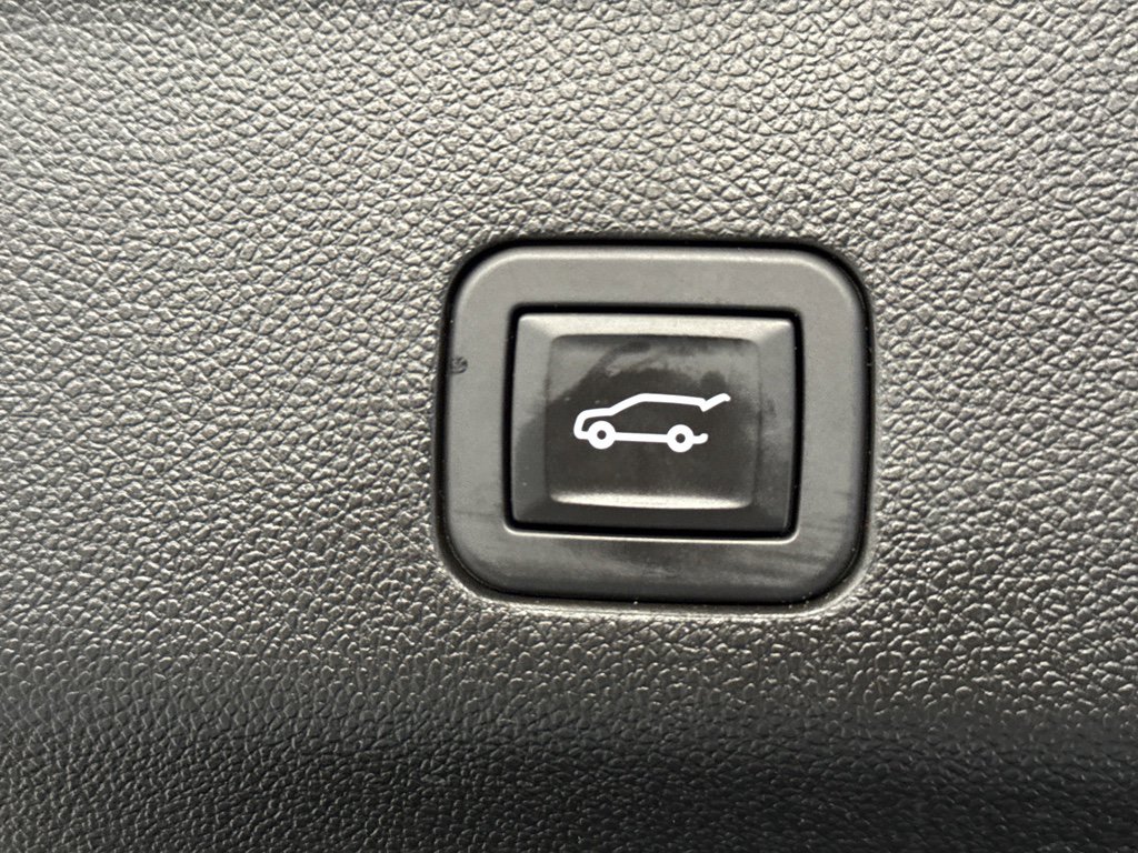 Used 2024 GMC Yukon XL Denali image 26