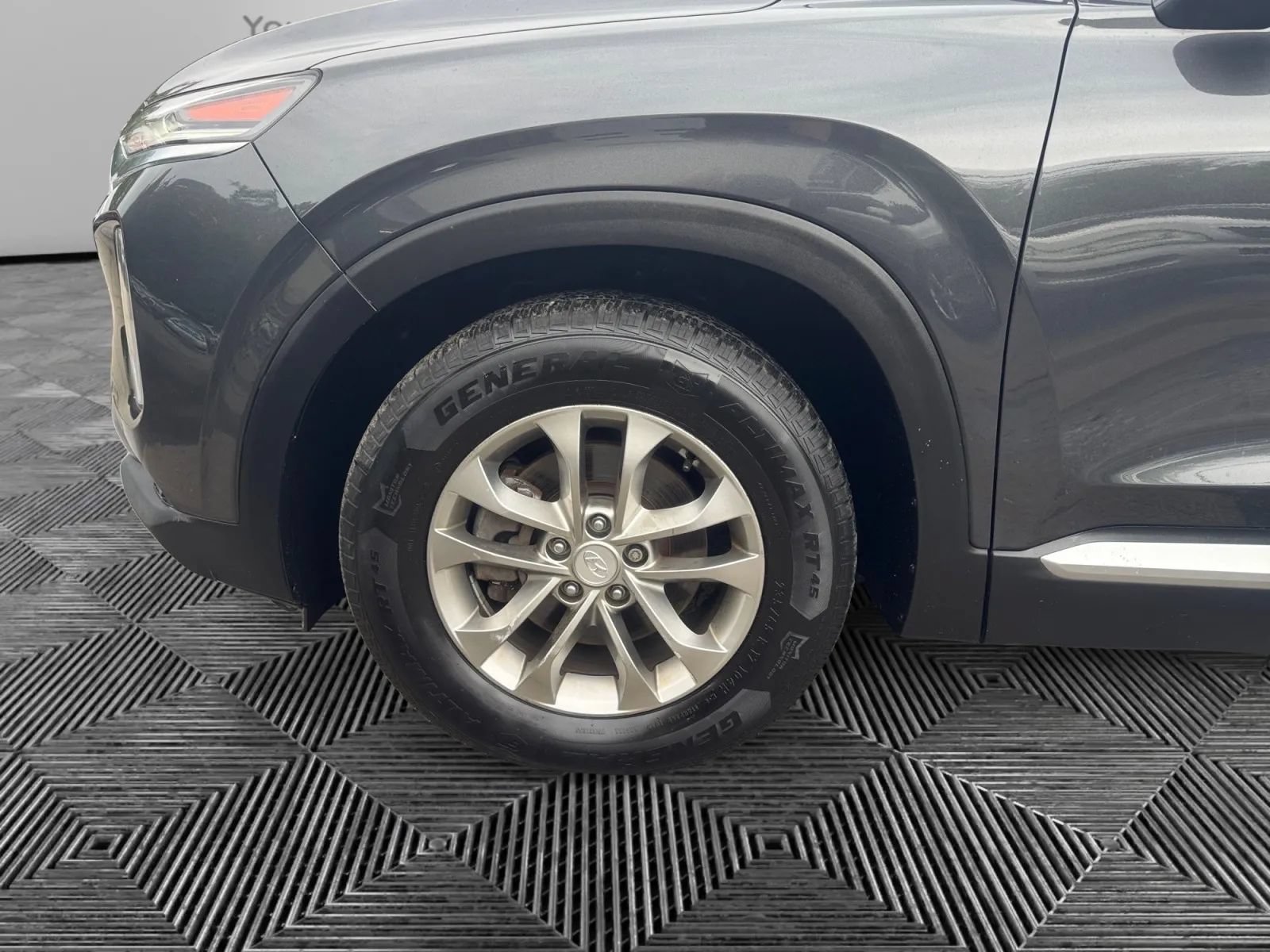 Used 2020 Hyundai Santa Fe SE AWD/4WD image 9