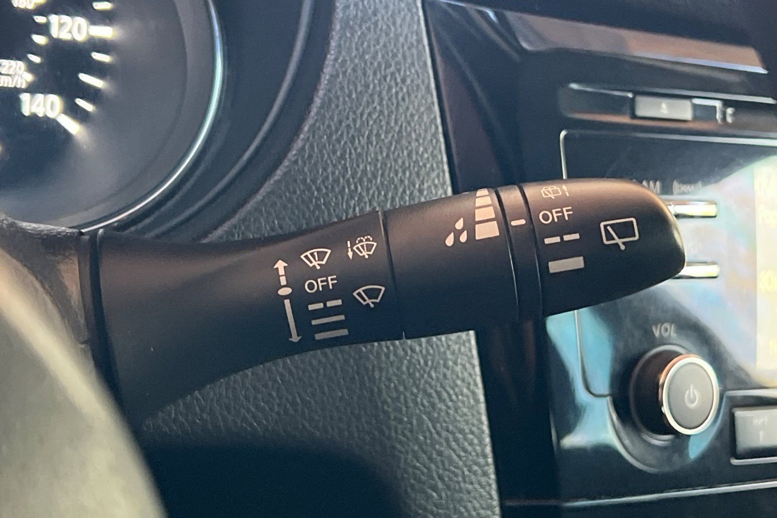 Used 2017 Nissan Rogue S image 33