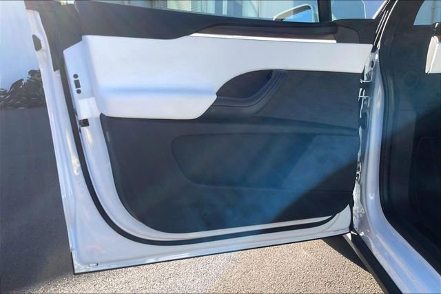 Used 2022 Tesla Model X image 19