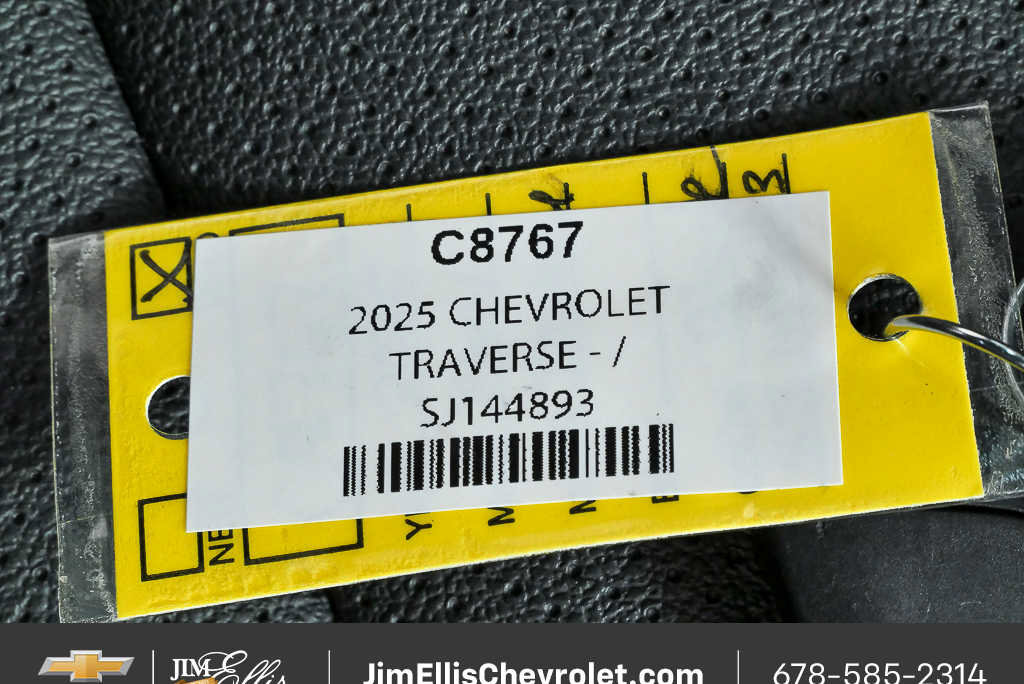 Used 2025 Chevrolet Traverse LT image 38