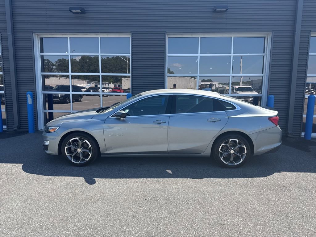 Used 2024 Chevrolet Malibu LT FWD image 2