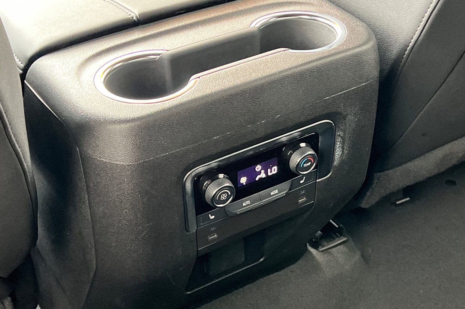 Used 2025 Chevrolet Suburban LT w/ Comfort Package image 15