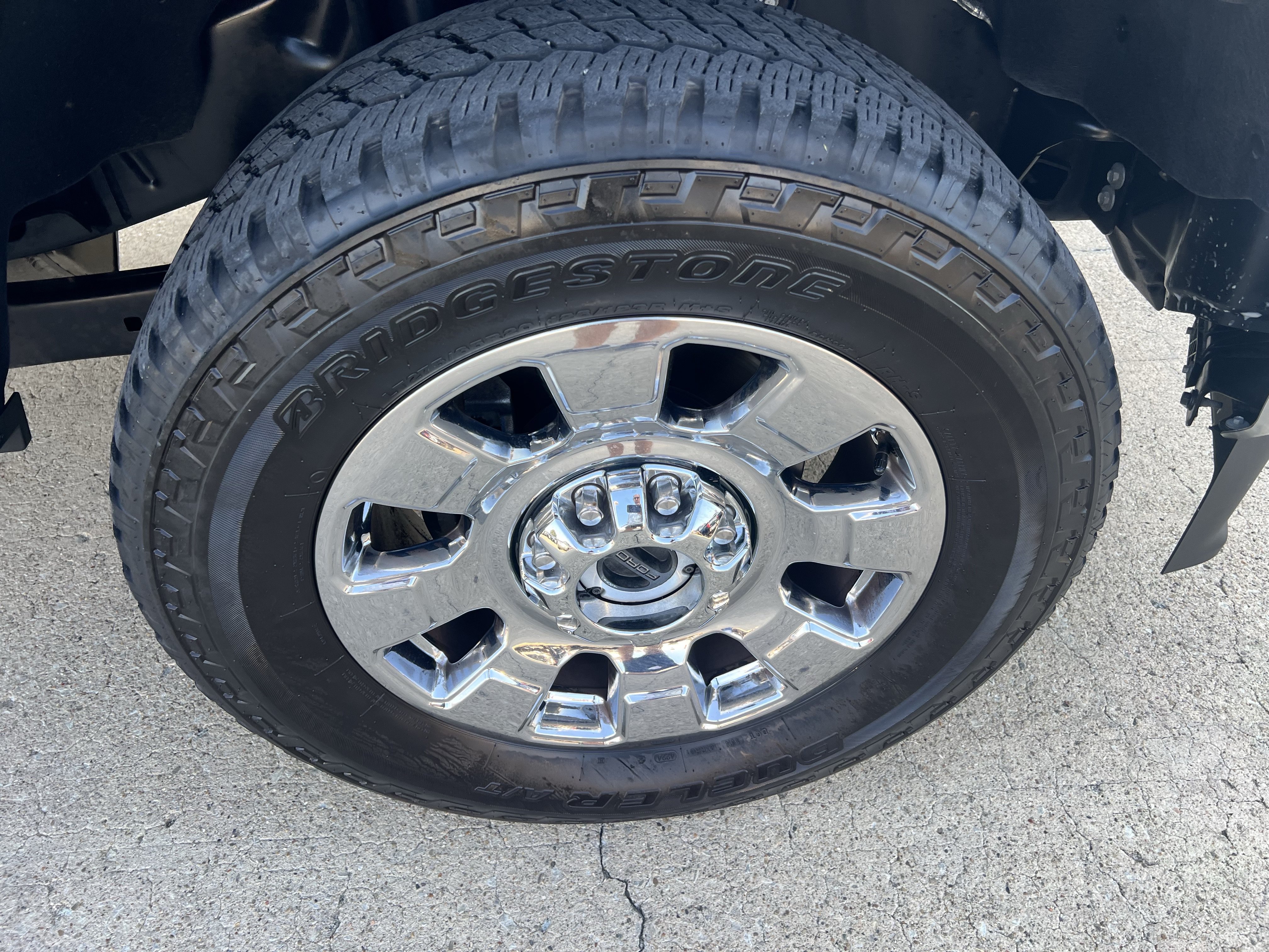 Used 2024 Ford F350 Lariat w/ Lariat Ultimate Package AWD/4WD image 2