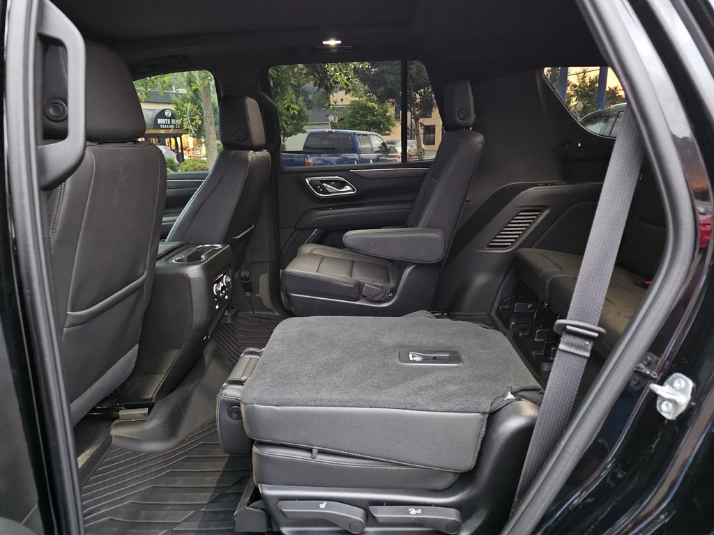 Used 2023 Chevrolet Tahoe Z71 w/ Z71 Off-Road Package AWD/4WD image 19
