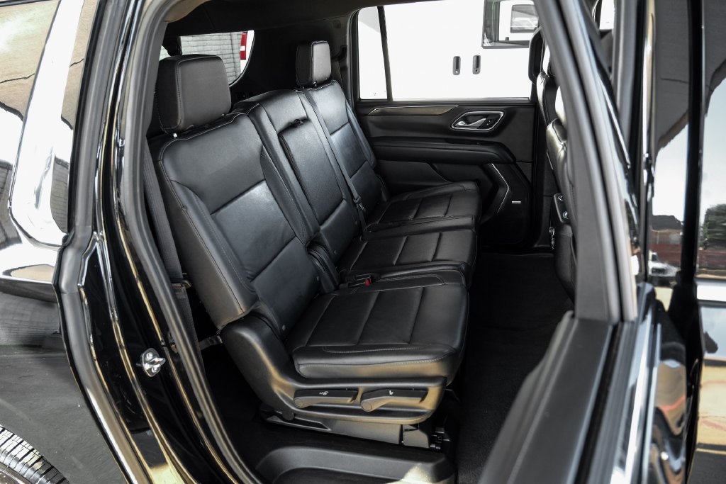 Used 2024 Chevrolet Suburban LT RWD image 35