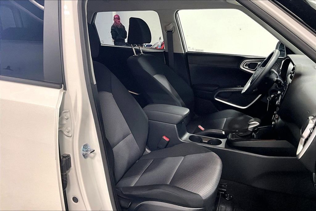 Used 2025 Kia Soul LX image 10