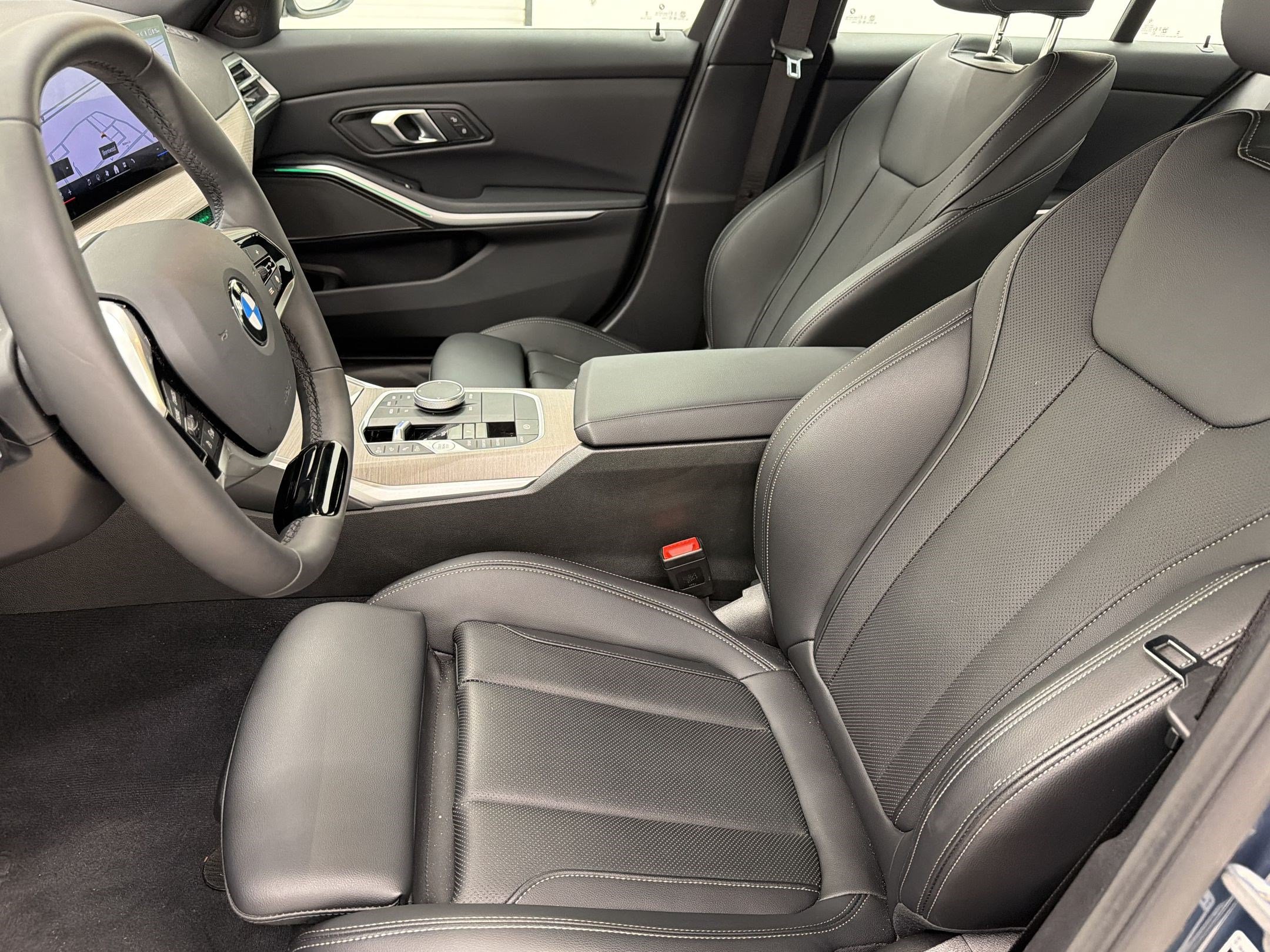 Used 2025 BMW 330i Sedan w/ Convenience Package RWD image 5