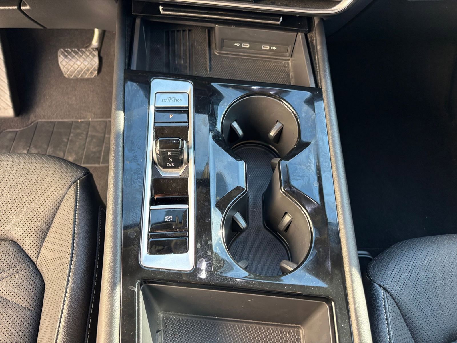 Used 2025 Volkswagen Atlas SE image 42