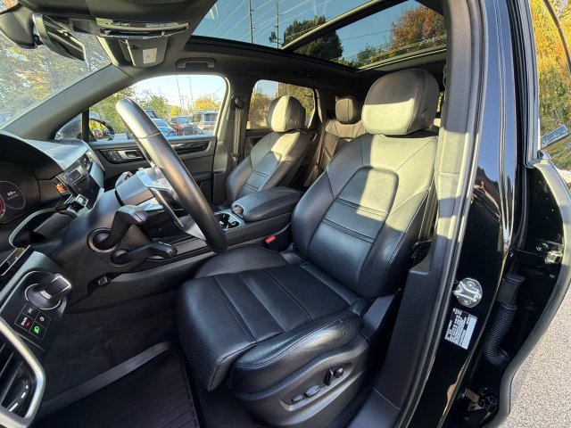 Used 2023 Porsche Cayenne AWD/4WD image 15
