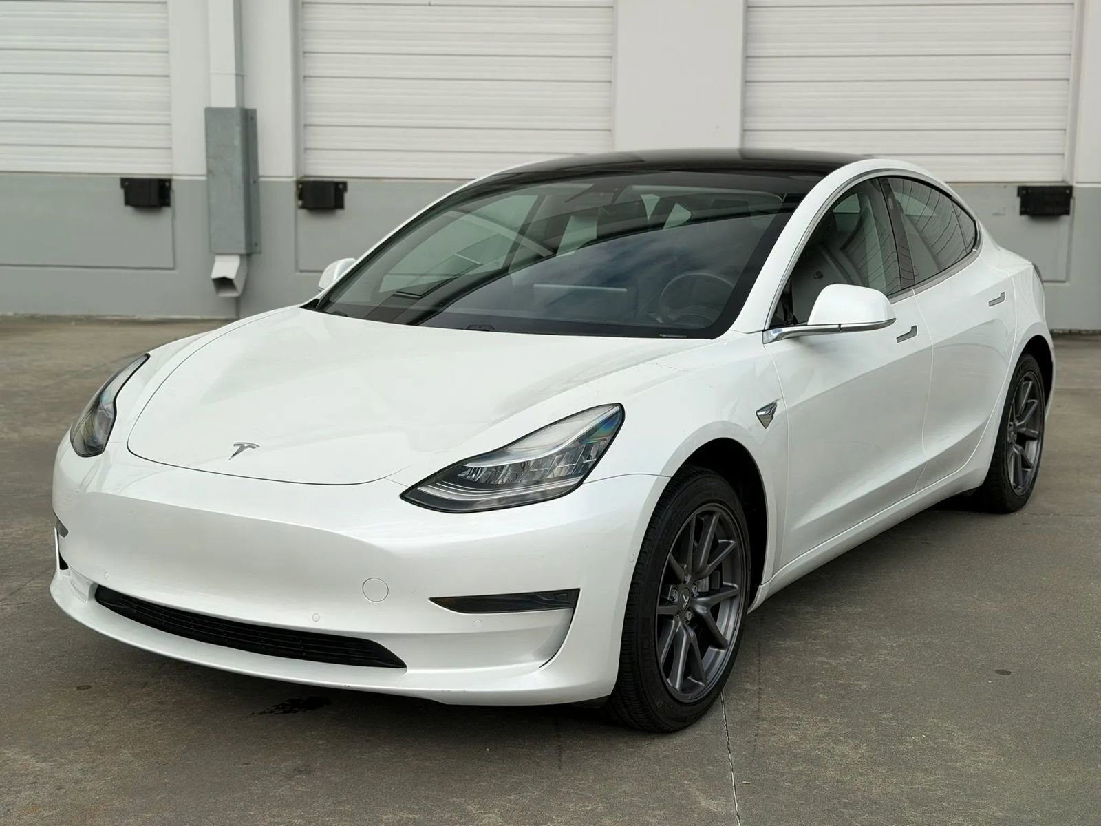 Used 2020 Tesla Model 3 Standard Range RWD image 1
