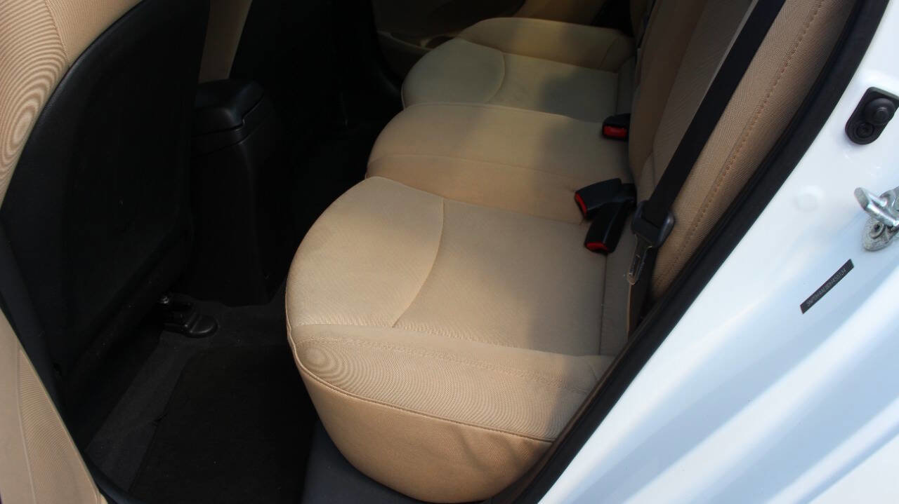 Used 2013 Hyundai Elantra GLS w/ Preferred Pkg image 12