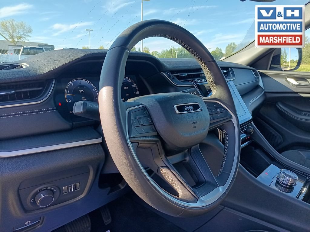 Used 2023 Jeep Grand Cherokee Altitude AWD/4WD image 18
