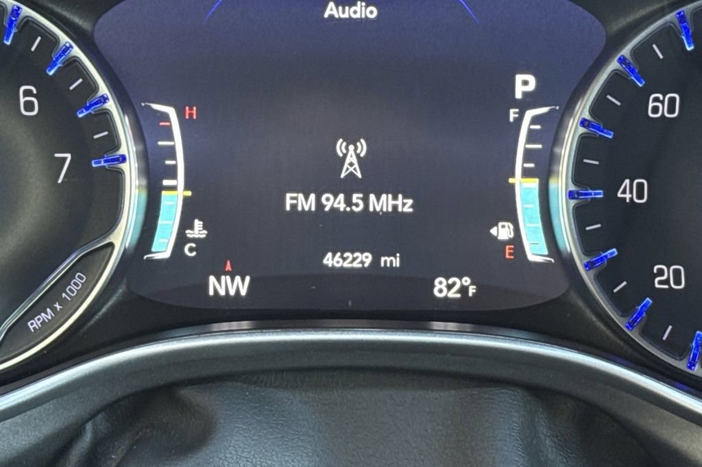 Used 2024 Chrysler Pacifica Touring-L image 38