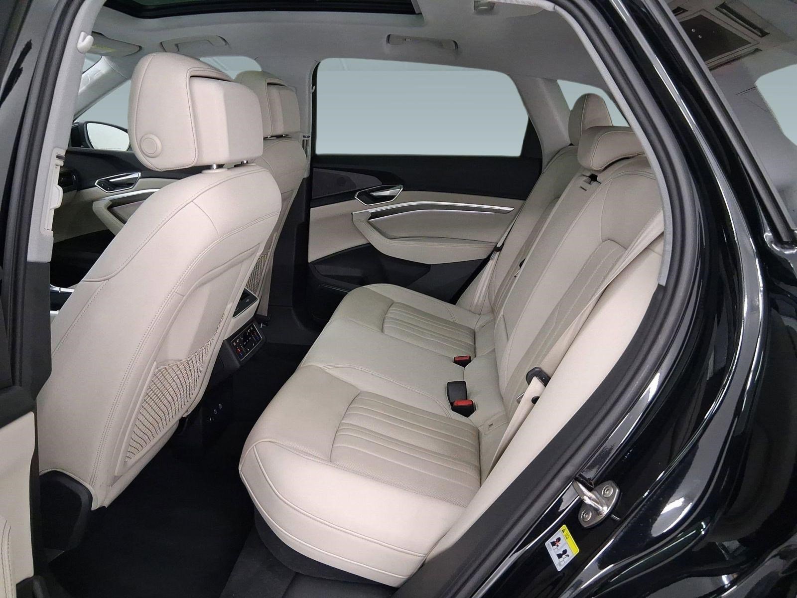 Used 2022 Audi e-tron Premium Plus image 12