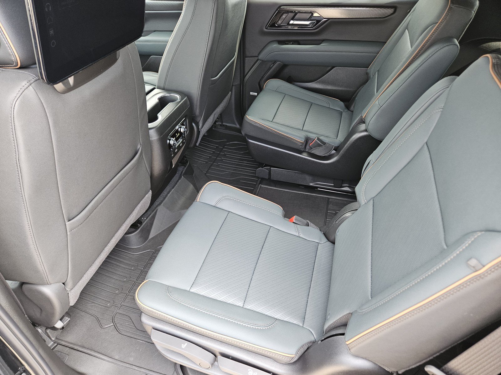New 2026 GMC Yukon AT4 w/ AT4 Premium Plus Package AWD/4WD image 20
