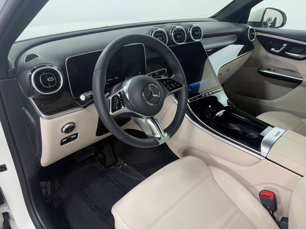 Certified 2025 Mercedes-Benz GLC 300 4MATIC image 9
