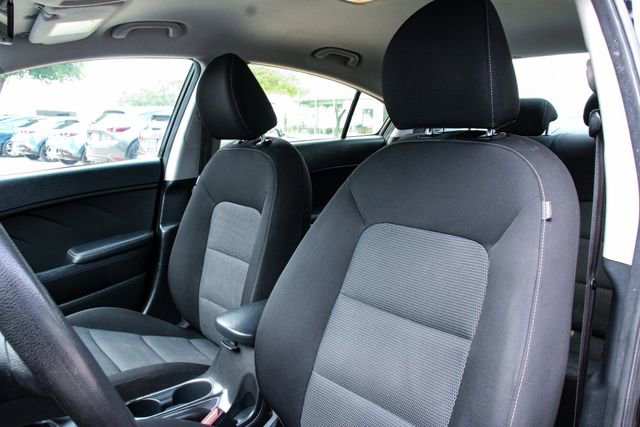 Used 2017 Kia Forte LX image 11
