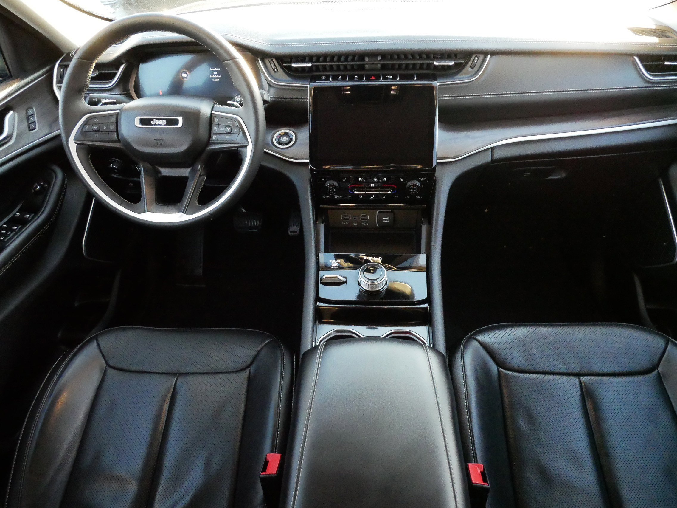 Used 2023 Jeep Grand Cherokee Limited w/ Luxury Tech Group II image 10