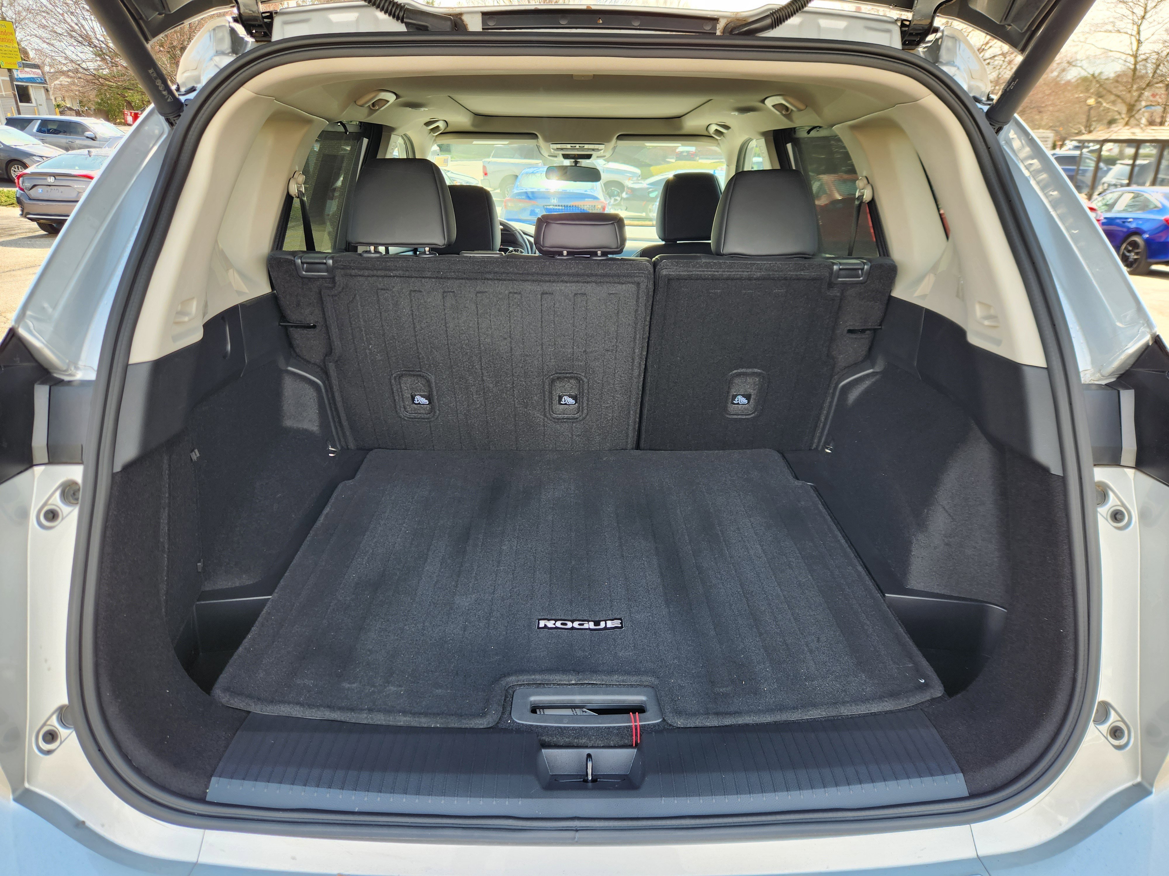 Used 2024 Nissan Rogue SV w/ SV Premium Package image 19