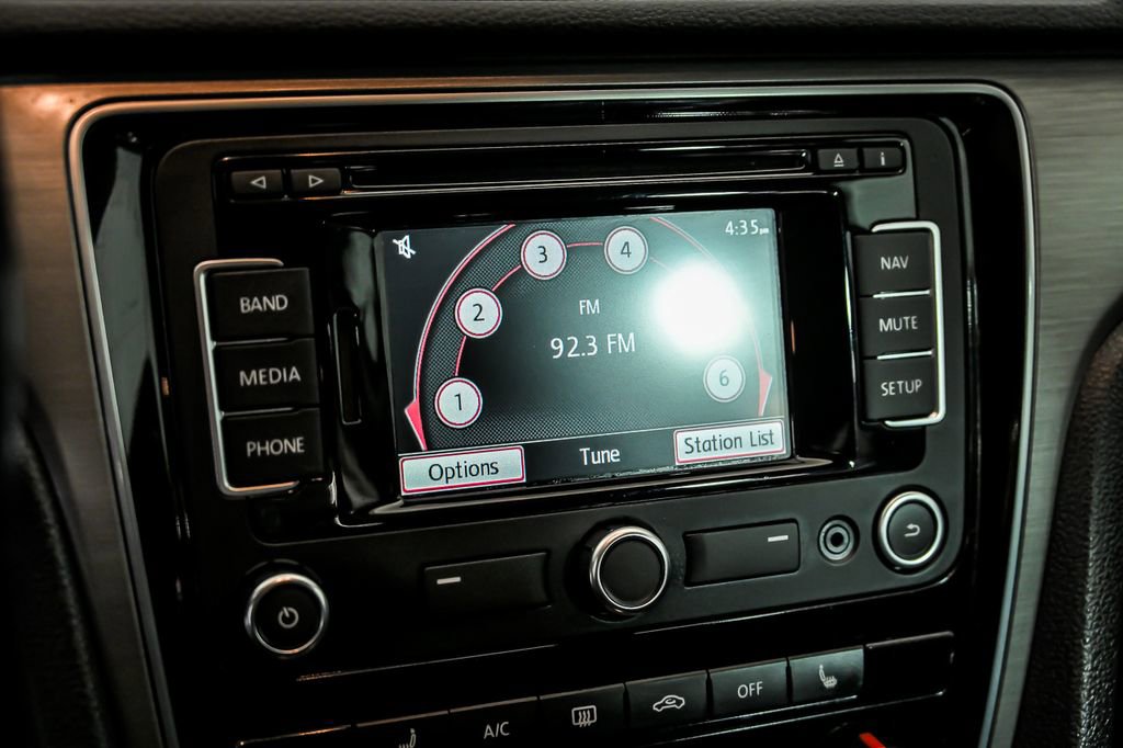 Used 2014 Volkswagen Passat 1.8T SE image 21