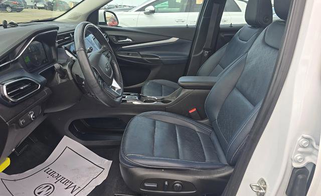 Used 2023 Chevrolet Bolt EUV Premier w/ Sun & Sound Package FWD image 5