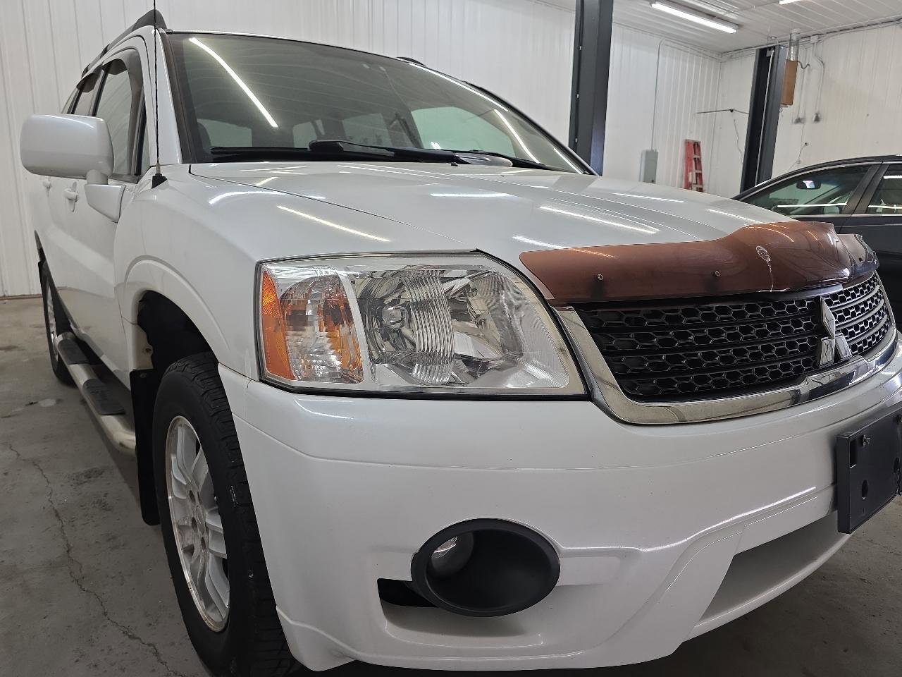 Used 2011 Mitsubishi Endeavor LS image 16