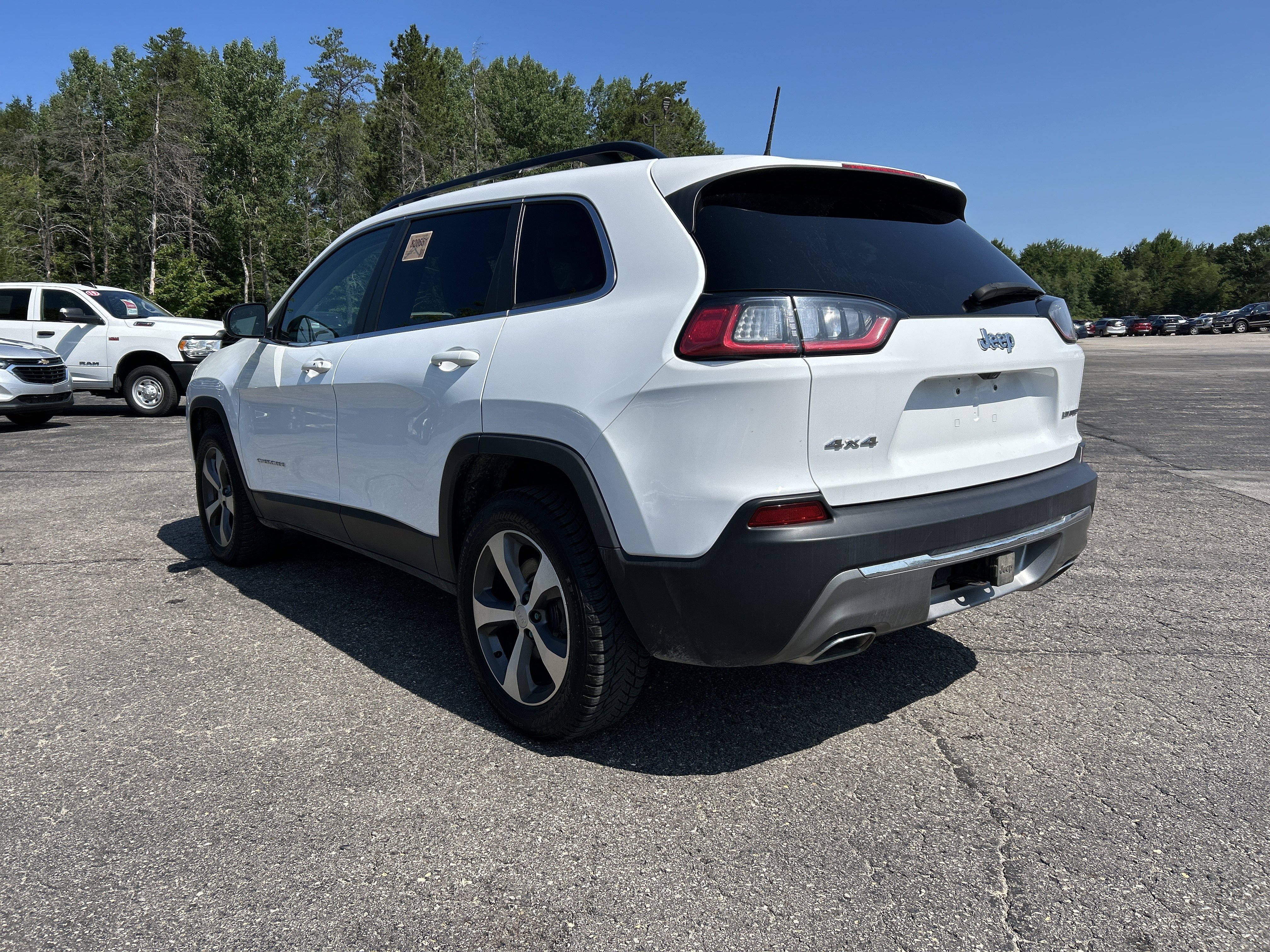 Used 2022 Jeep Cherokee Limited w/ Sun & Sound Group AWD/4WD image 6