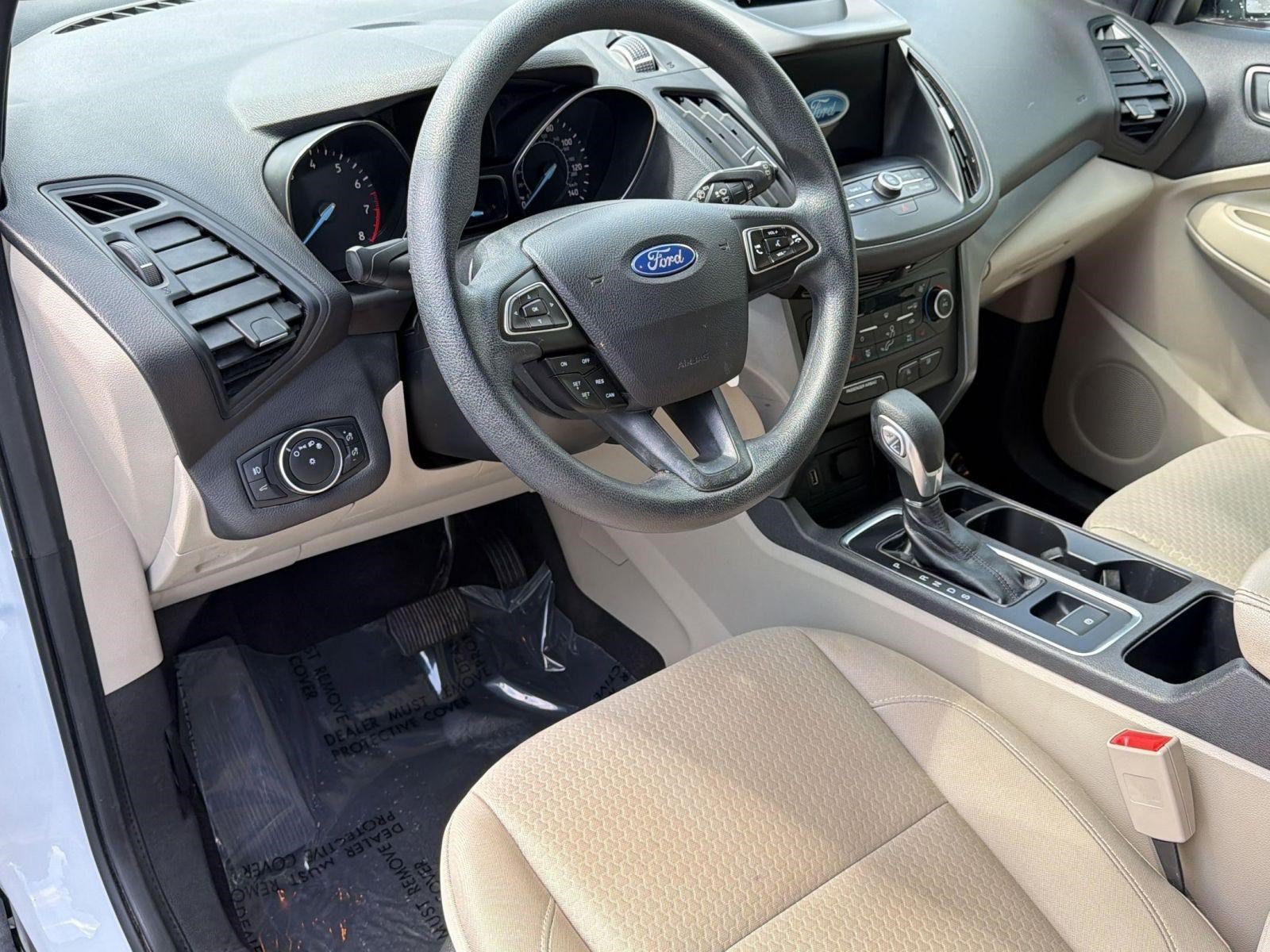 Used 2018 Ford Escape SE w/ SE Sync 3 Package FWD image 4