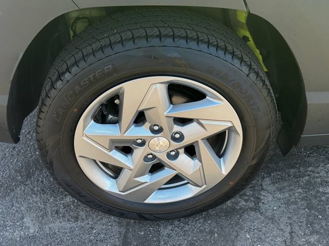 Used 2024 Hyundai Kona SE FWD image 12