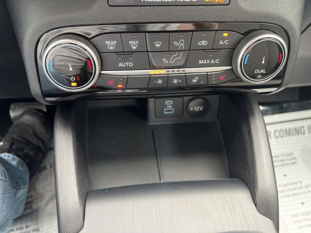 Used 2022 Ford Escape SE w/ SE Sport Appearance Package image 22