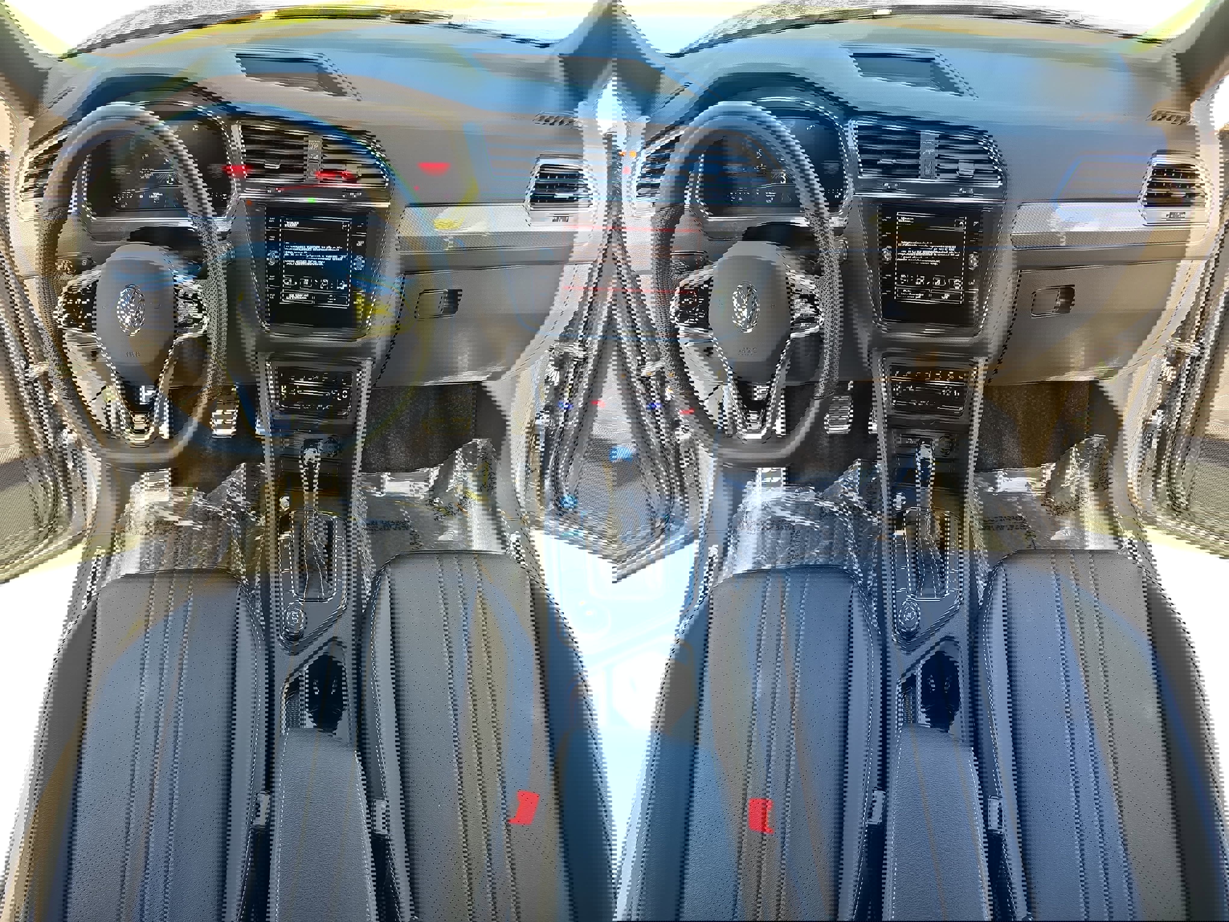 Used 2024 Volkswagen Tiguan SE R-Line image 9