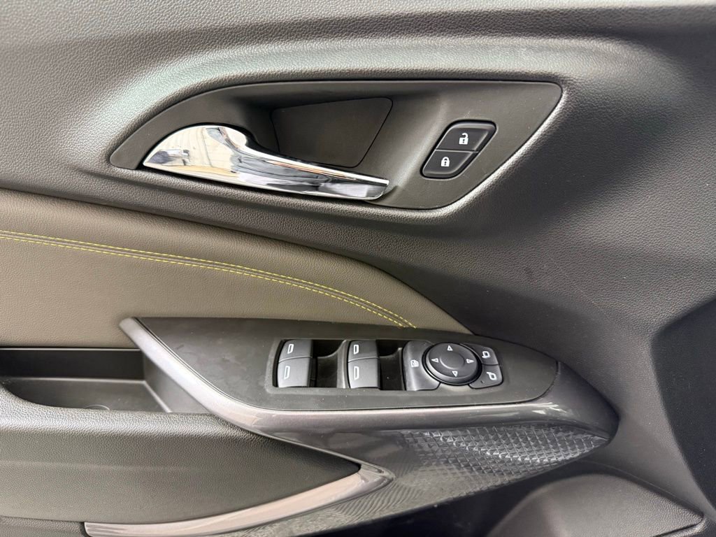 Used 2025 Chevrolet Trax ACTIV w/ Sunroof Package image 14