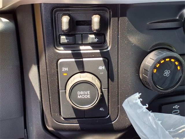 New 2025 Ford F550 4x4 Crew Cab image 17