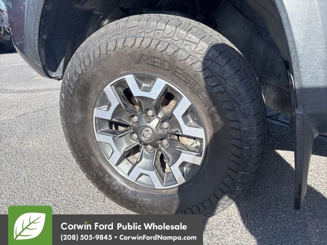 Used 2017 Toyota Tacoma TRD Off-Road w/ Premium & Technology Package AWD/4WD image 10