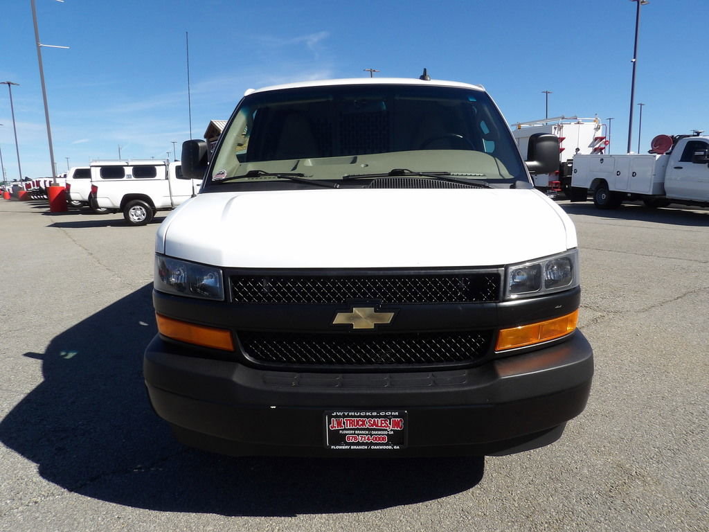 Used 2022 Chevrolet Express 3500 w/ Driver Convenience Package image 12