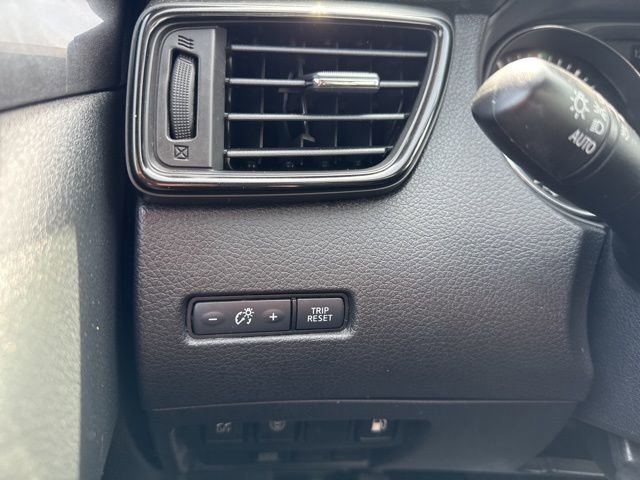 Used 2020 Nissan Rogue SV image 17