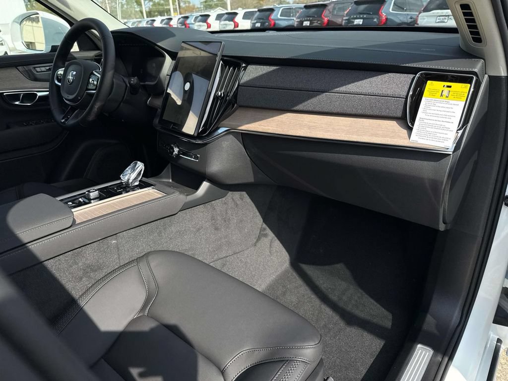 New 2026 Volvo XC90 B6 Plus w/ Protection Package Premier AWD/4WD image 13