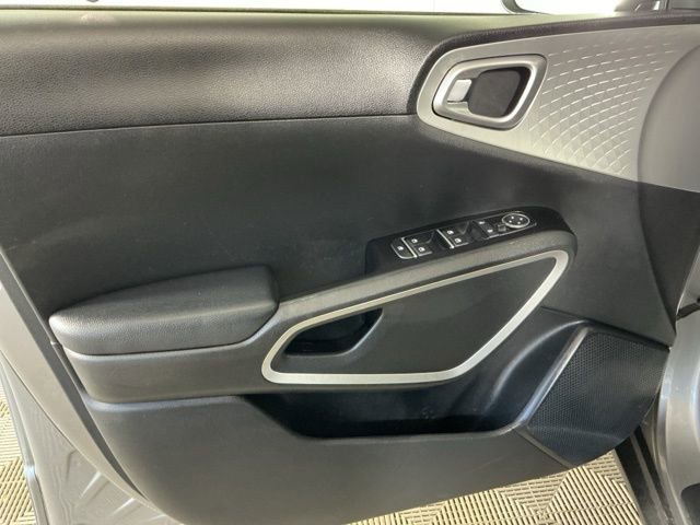 Used 2024 Kia Soul LX w/ Option Group 015 FWD image 13